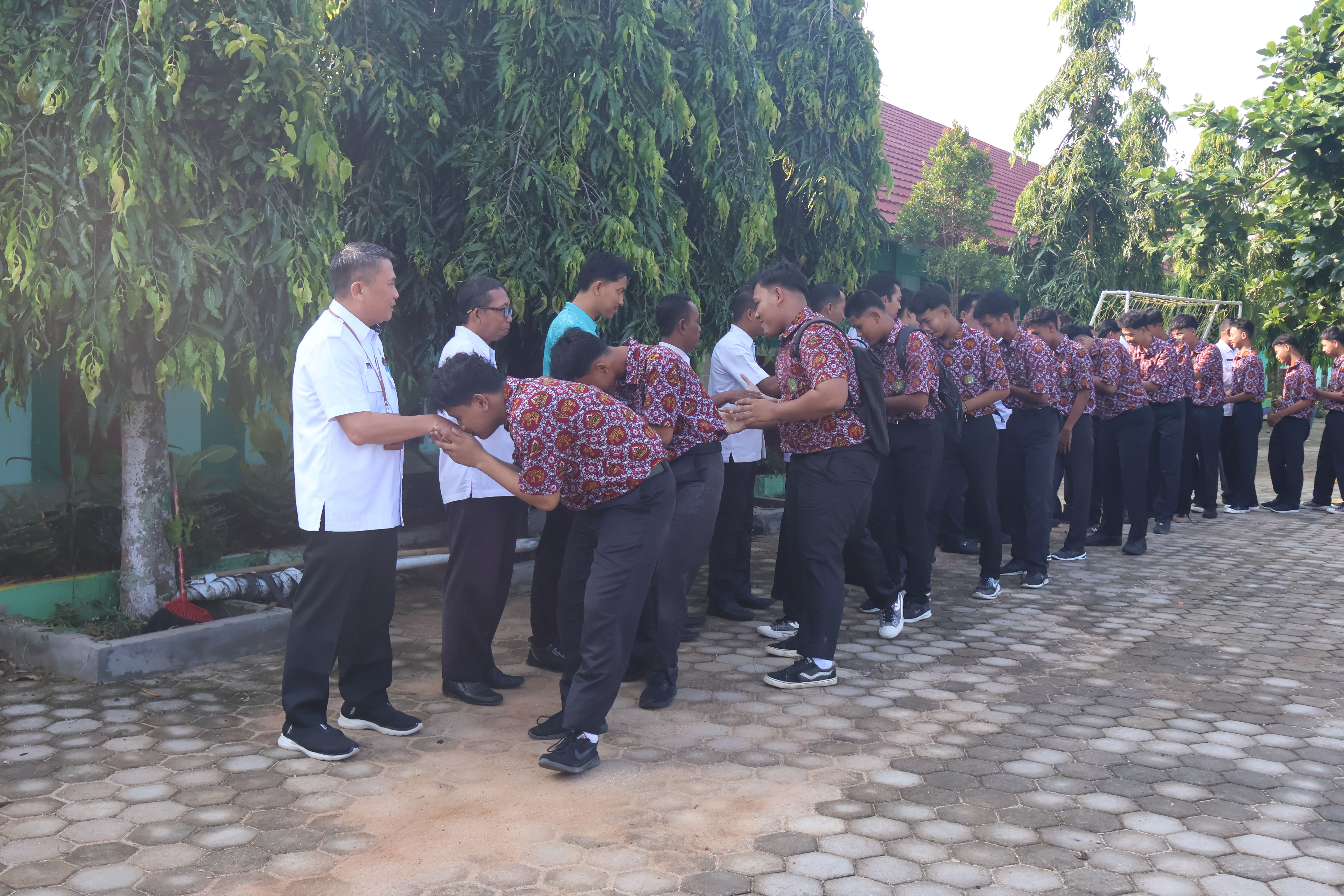 HALAL BI HALAL GURU DAN SISWA SMANSAPASTI